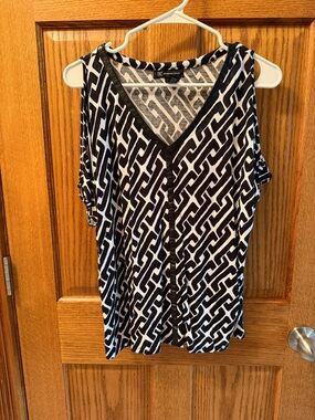 INC International Concepts Black & White  Cold-Shoulder V-Neck Top Large